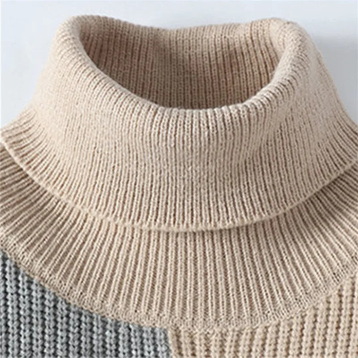 The Castelmola Men’s Knitted Colour Block Turtleneck Jumper