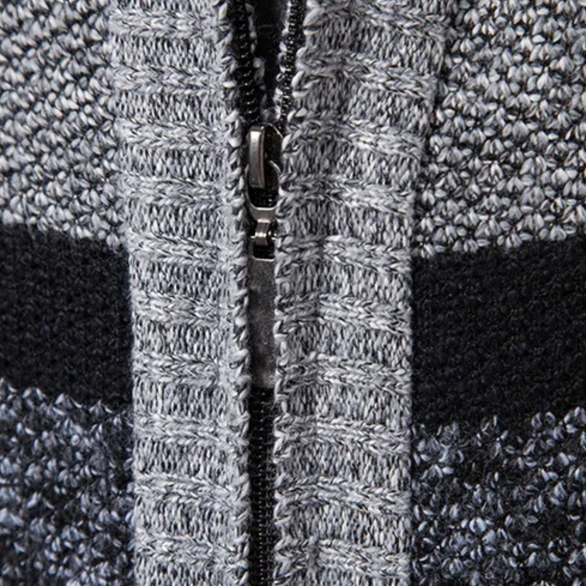 The Viareggio Men’s Knit Warm Striped Zip Cardigan
