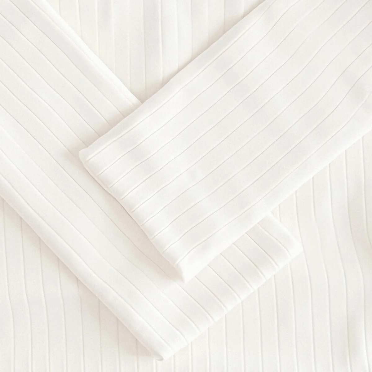 The Cookham Men's White Ribbed Crew Neck Jumper