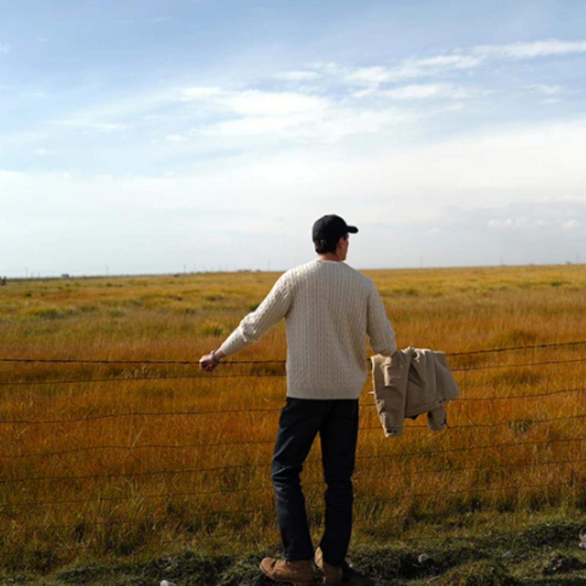 The Hever Men’s Cable Knit Crew Neck Sweater